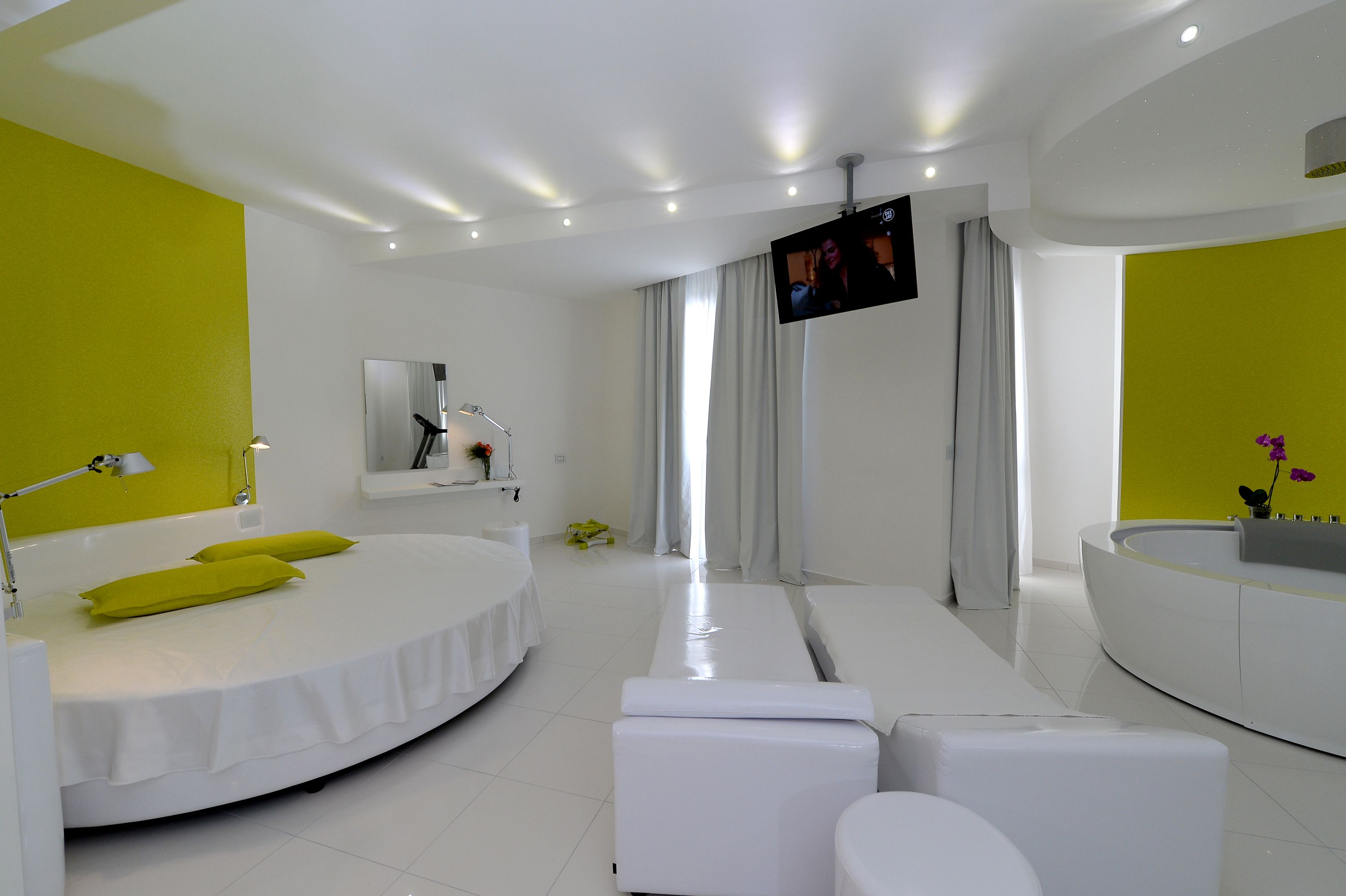 Camera wellness « giulivo hotel & village Hotel con vasca idromassaggio in camera a caserta